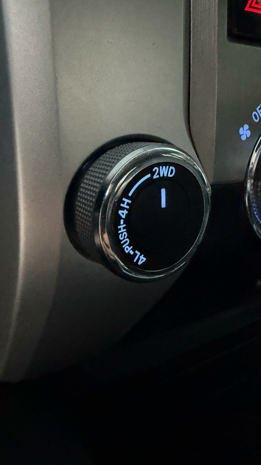 Toyota Tundra 4WD Truck CrewMax 5.7L FFV V8 6-Spd AT SR5 (Natl) 2016