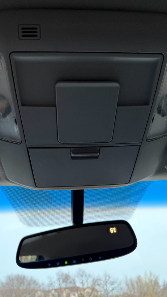 Toyota Tundra 4WD Truck CrewMax 5.7L FFV V8 6-Spd AT SR5 (Natl) 2016