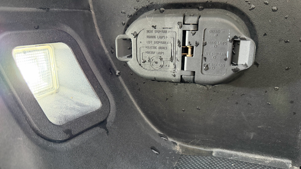 Toyota Tundra 4WD Truck CrewMax 5.7L FFV V8 6-Spd AT SR5 (Natl) 2016