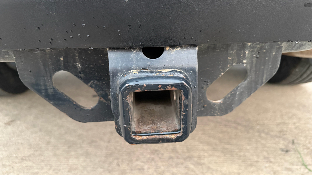 Toyota Tundra 4WD Truck CrewMax 5.7L FFV V8 6-Spd AT SR5 (Natl) 2016