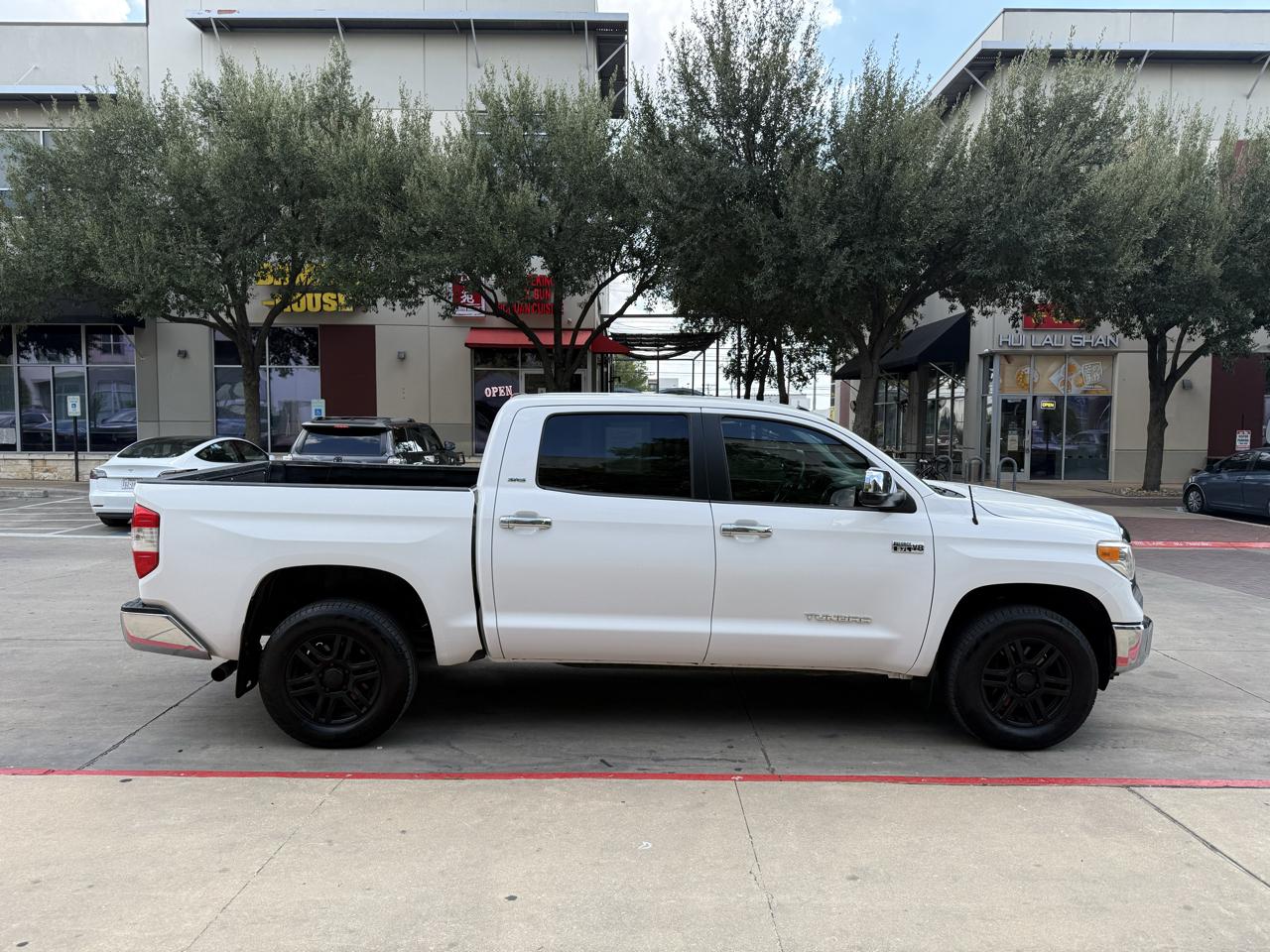 Toyota Tundra 4WD Truck CrewMax 5.7L FFV V8 6-Spd AT SR5 (Natl) 2016