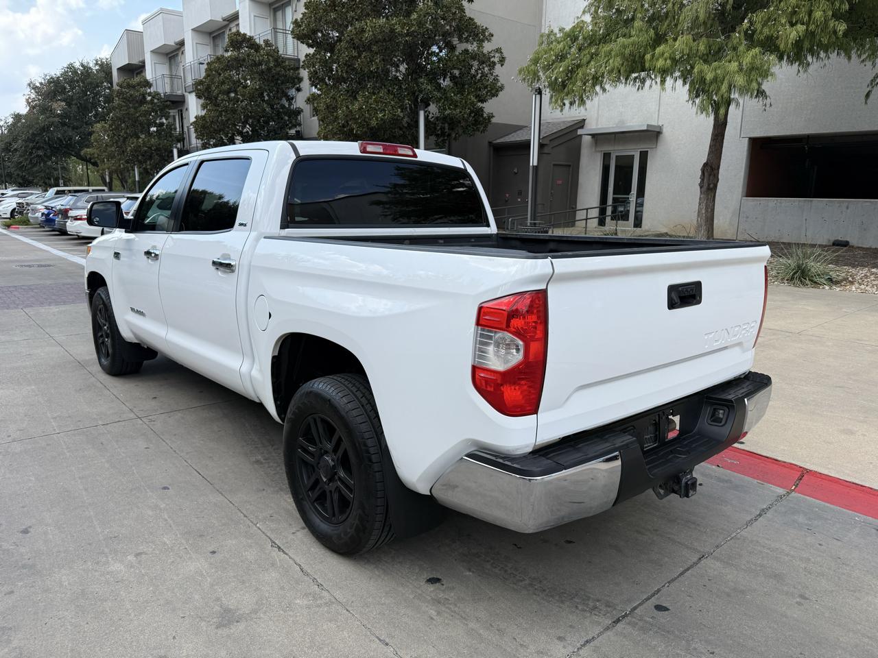 Toyota Tundra 4WD Truck CrewMax 5.7L FFV V8 6-Spd AT SR5 (Natl) 2016