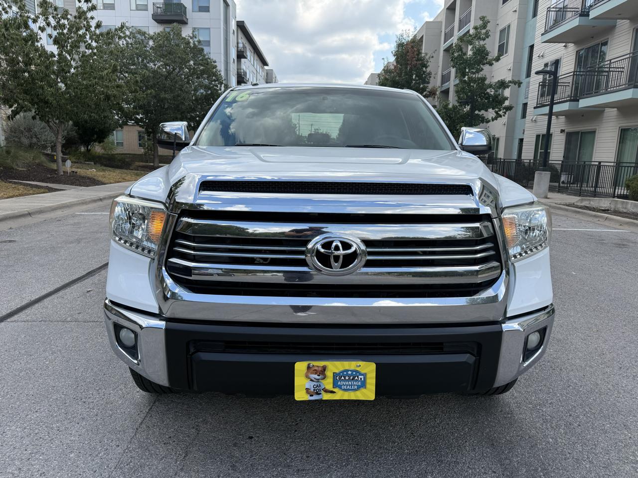 Toyota Tundra 4WD Truck CrewMax 5.7L FFV V8 6-Spd AT SR5 (Natl) 2016