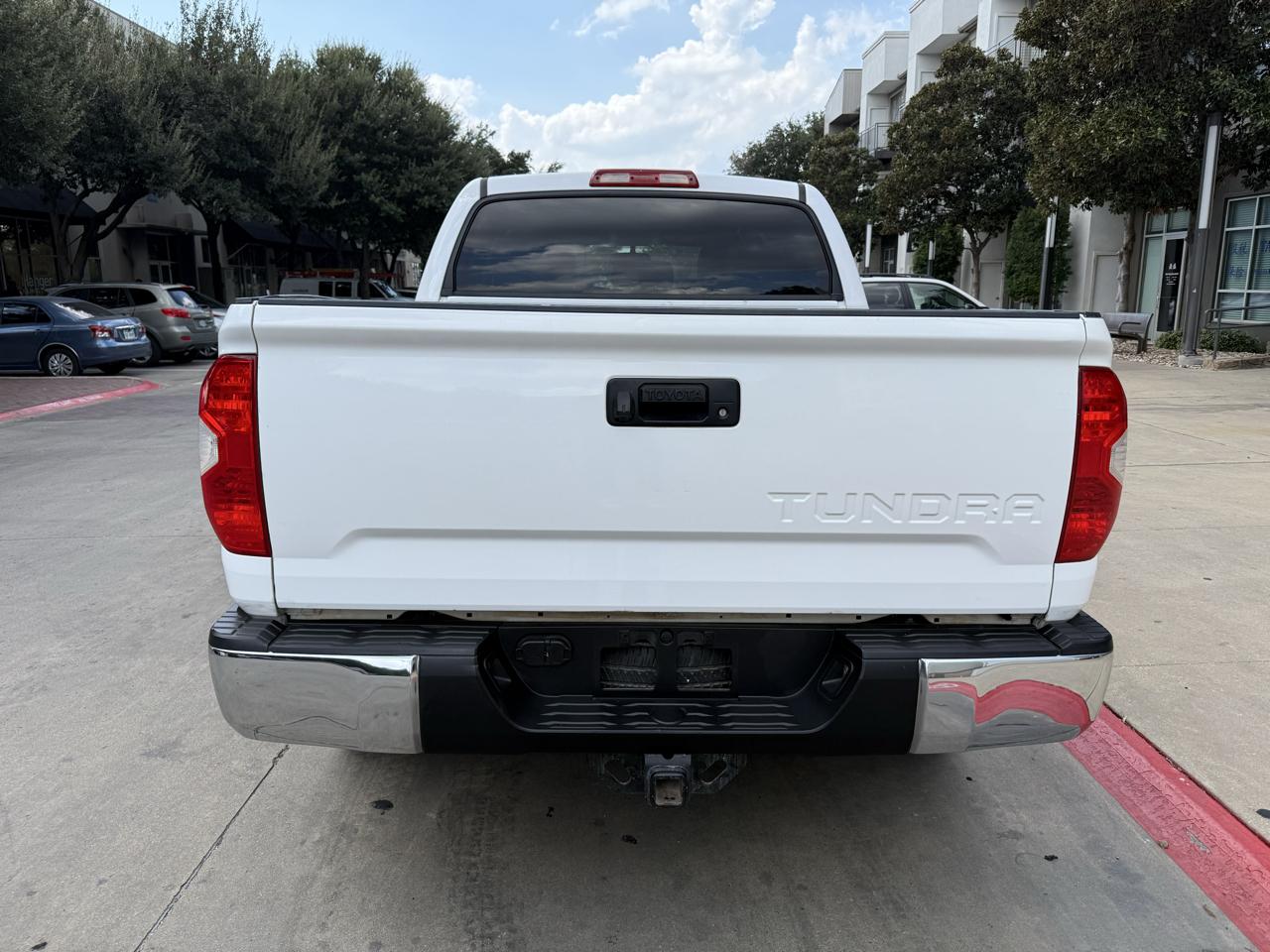 Toyota Tundra 4WD Truck CrewMax 5.7L FFV V8 6-Spd AT SR5 (Natl) 2016
