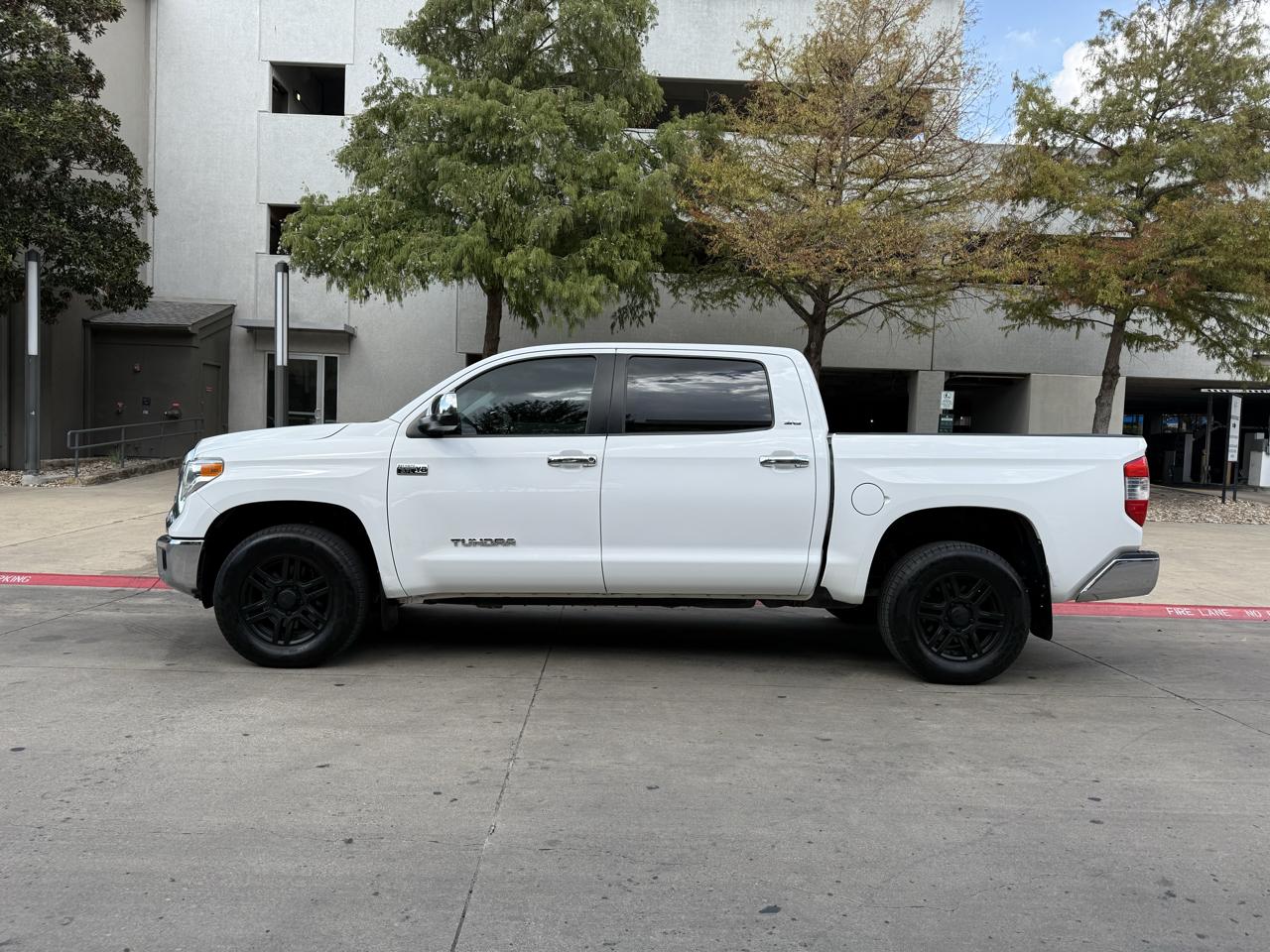 Toyota Tundra 4WD Truck CrewMax 5.7L FFV V8 6-Spd AT SR5 (Natl) 2016
