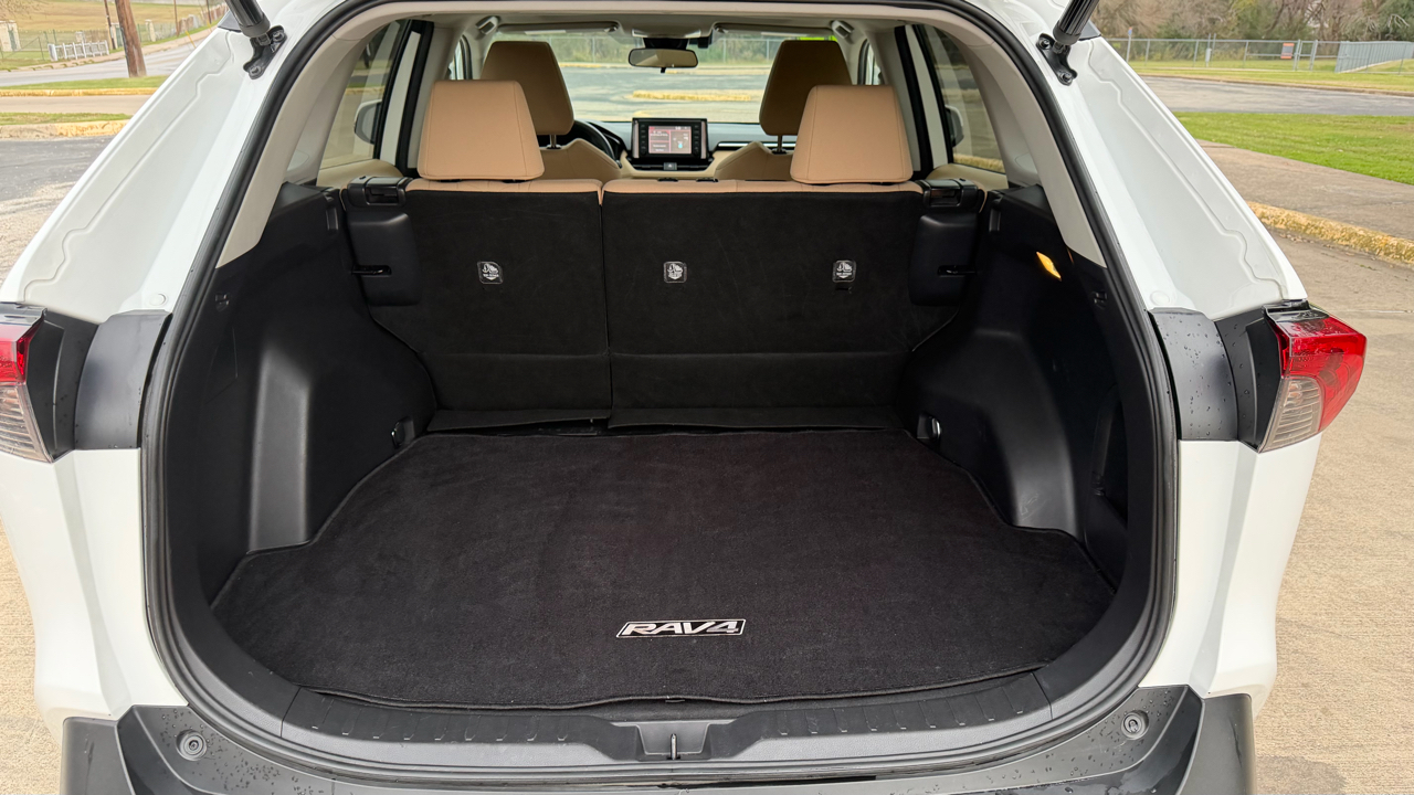 Toyota RAV4 Hybrid XLE AWD (Natl) 2019