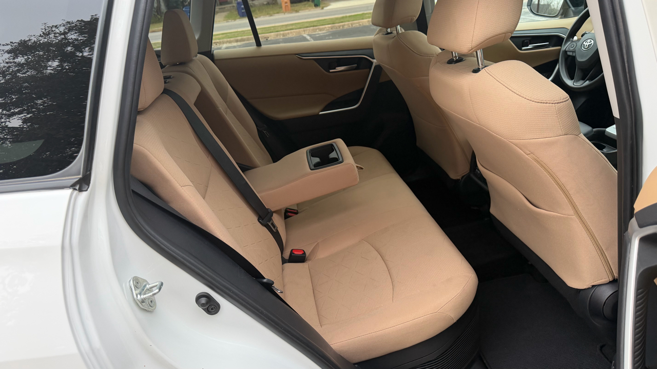 Toyota RAV4 Hybrid XLE AWD (Natl) 2019