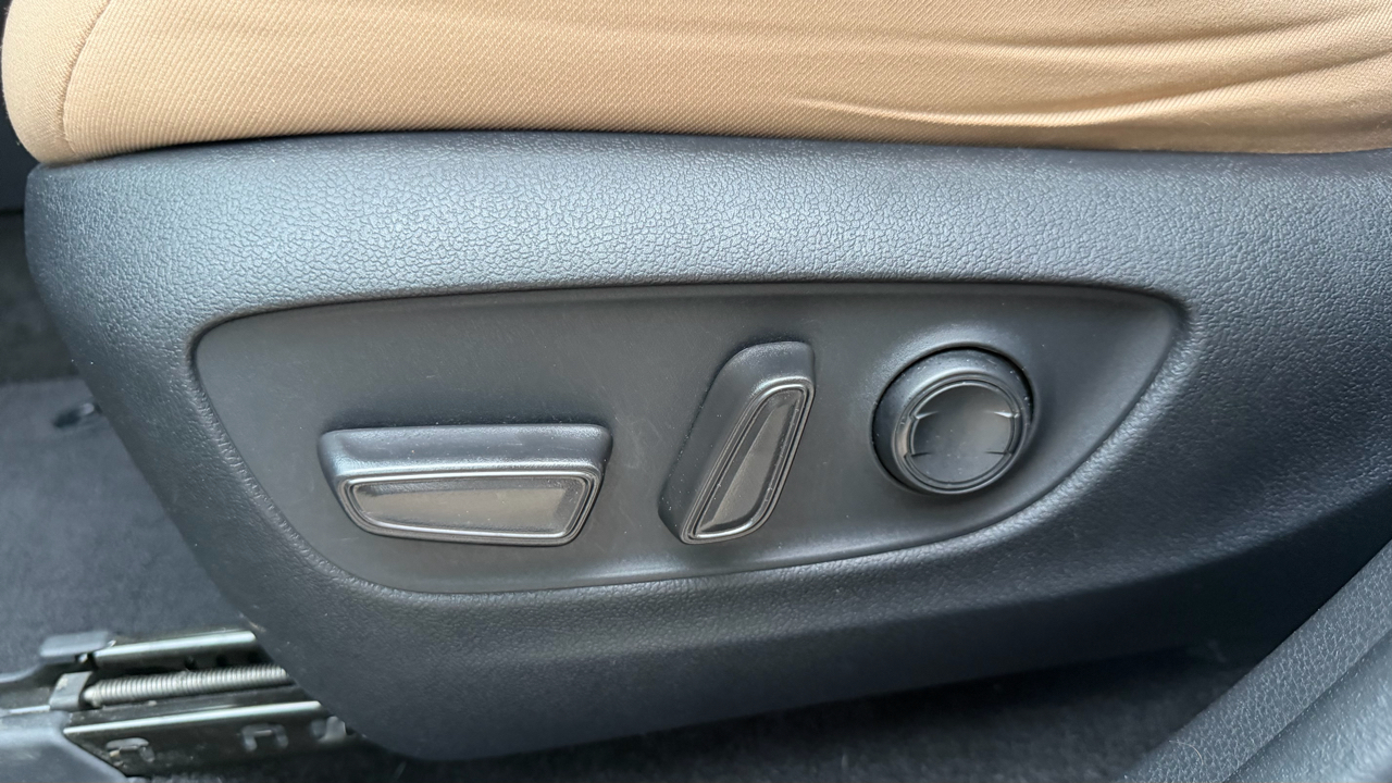 Toyota RAV4 Hybrid XLE AWD (Natl) 2019