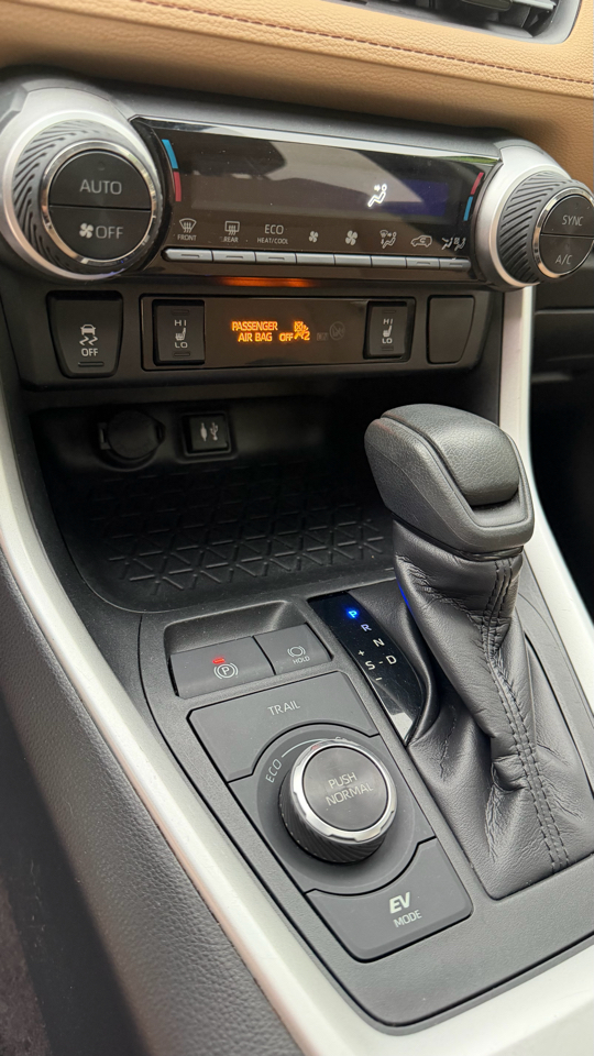 Toyota RAV4 Hybrid XLE AWD (Natl) 2019