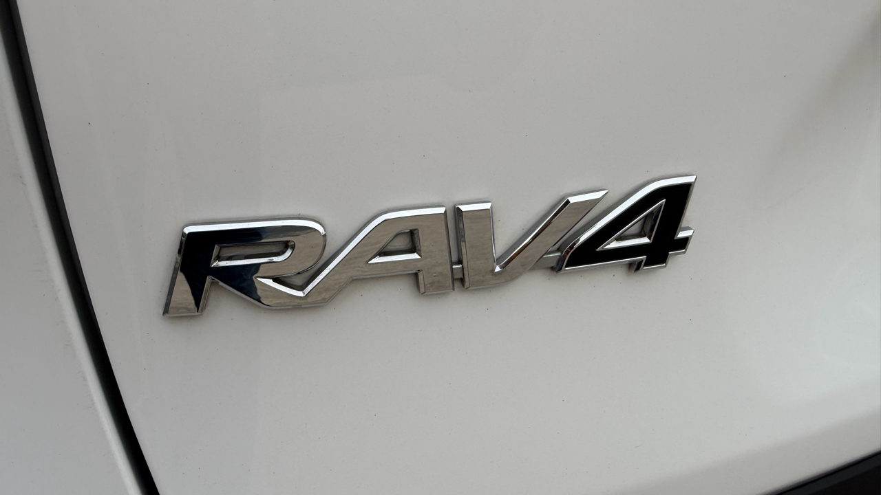 Toyota RAV4 Hybrid XLE AWD (Natl) 2019