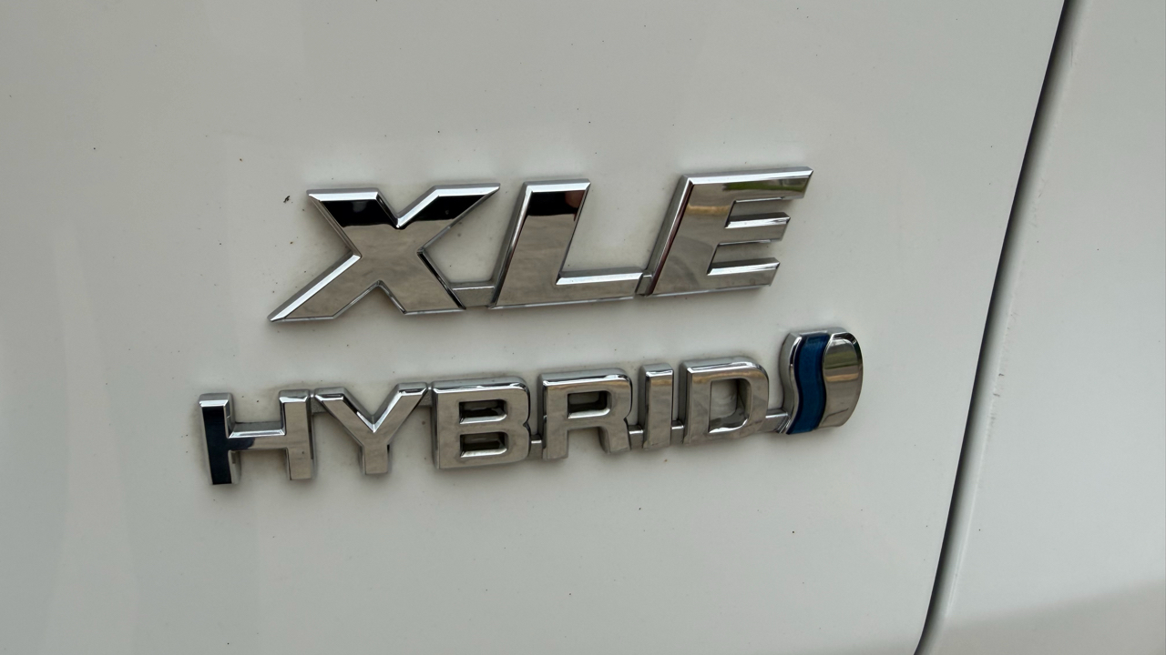Toyota RAV4 Hybrid XLE AWD (Natl) 2019