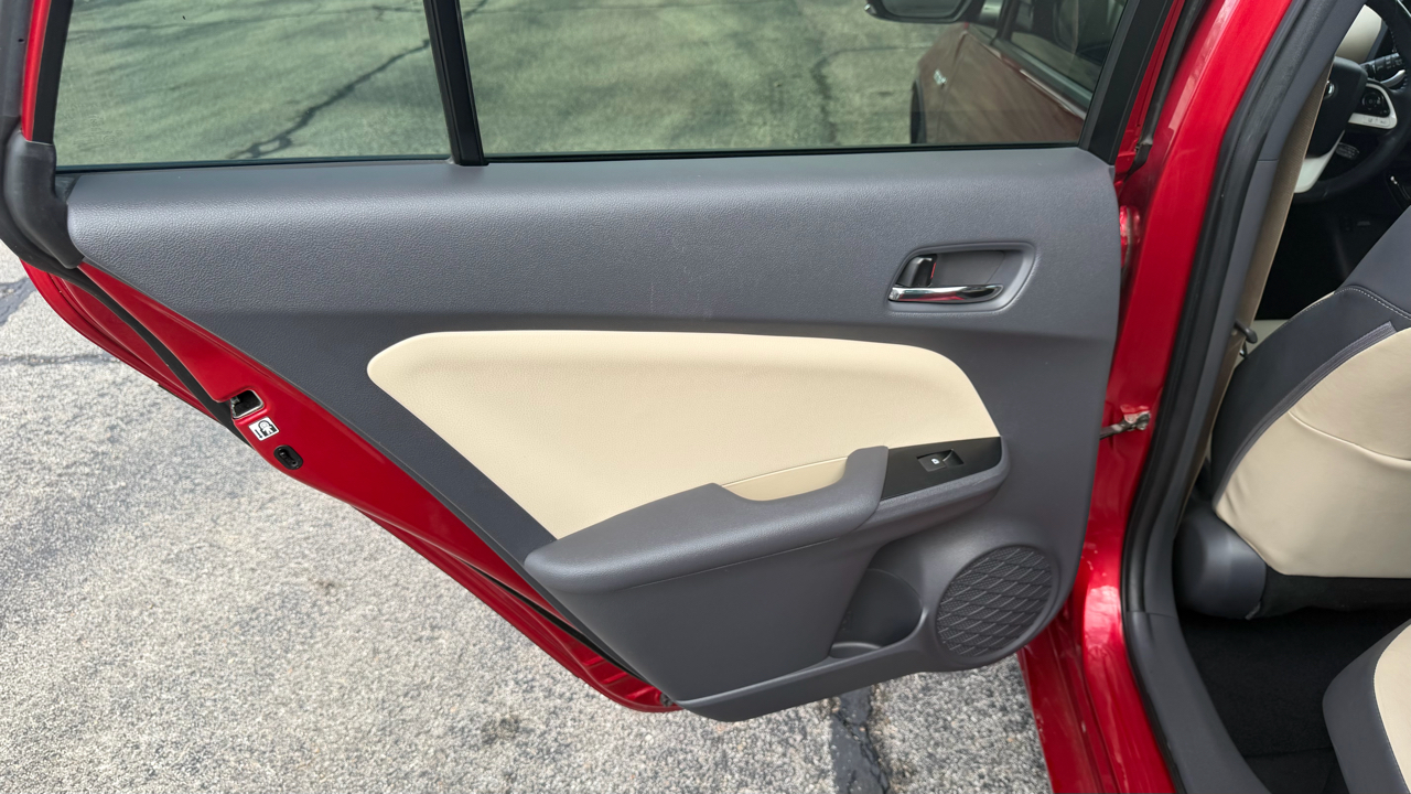 Toyota Prius Four Touring (Natl) 2018