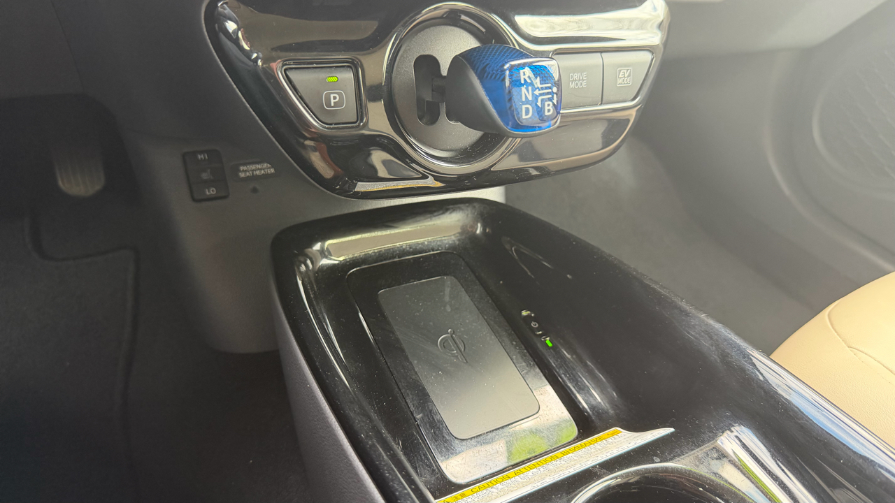 Toyota Prius Four Touring (Natl) 2018