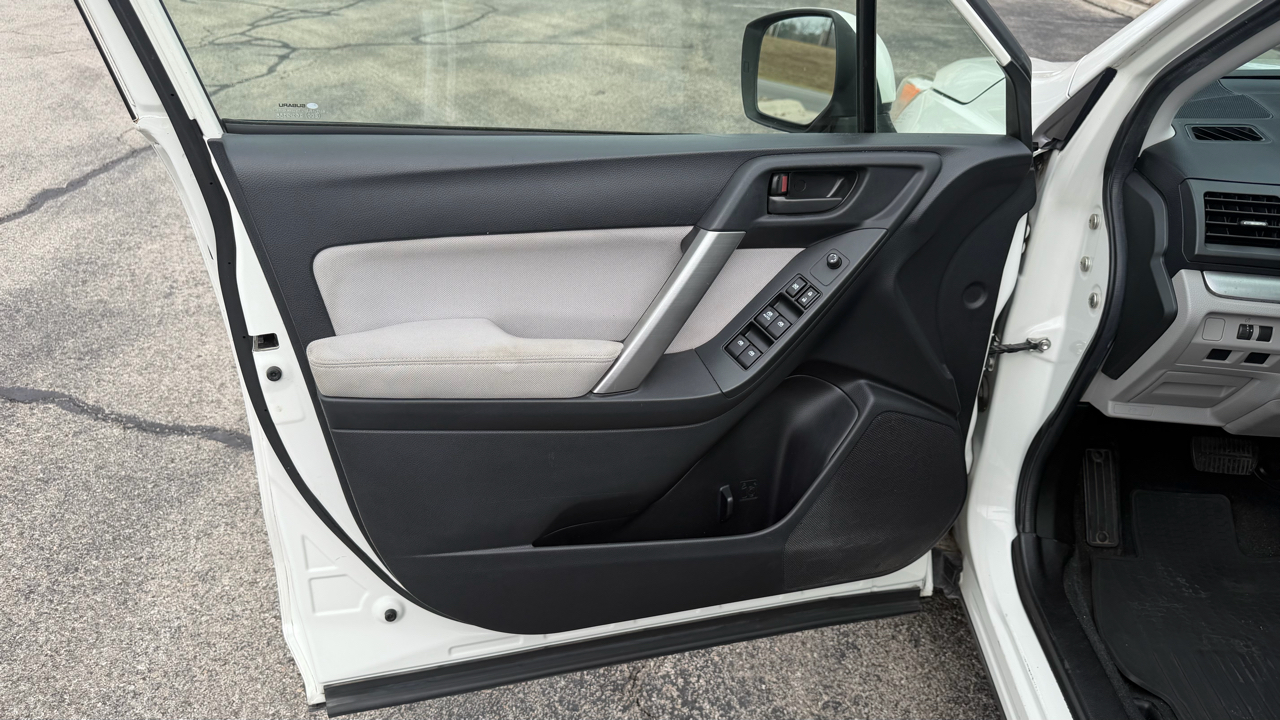 Subaru Forester 4dr CVT 2.5i Premium PZEV 2015