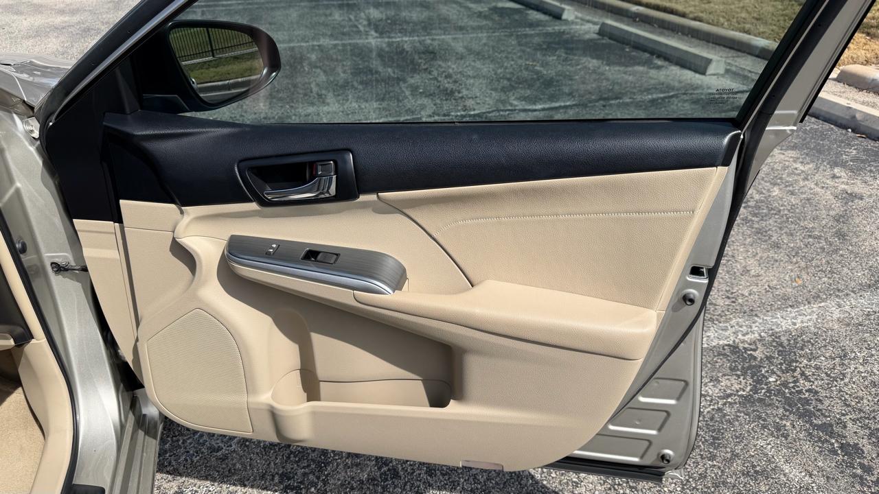 Toyota Camry Hybrid 2014.5 4dr Sdn XLE (Natl) 2014