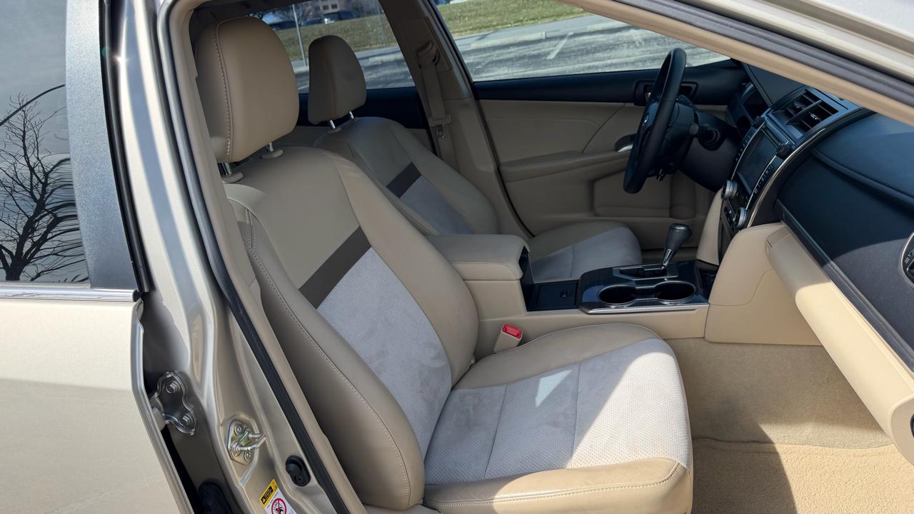 Toyota Camry Hybrid 2014.5 4dr Sdn XLE (Natl) 2014