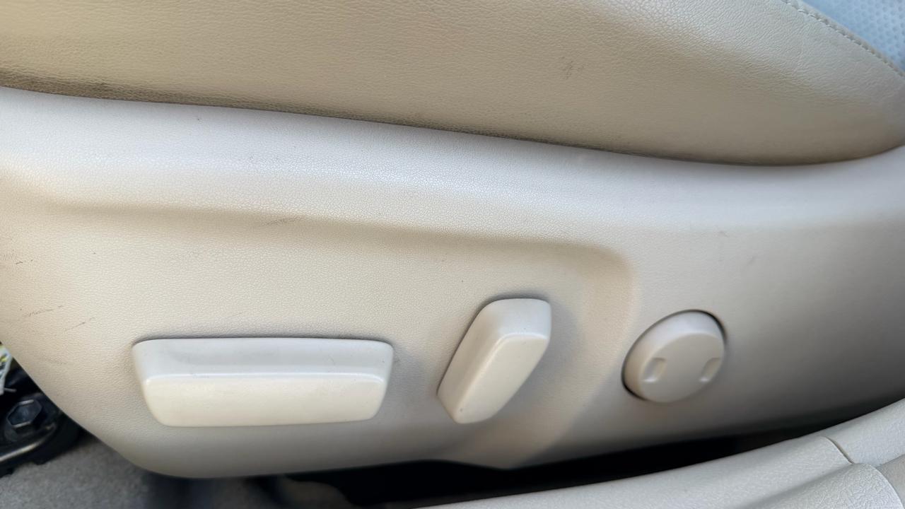 Toyota Camry Hybrid 2014.5 4dr Sdn XLE (Natl) 2014