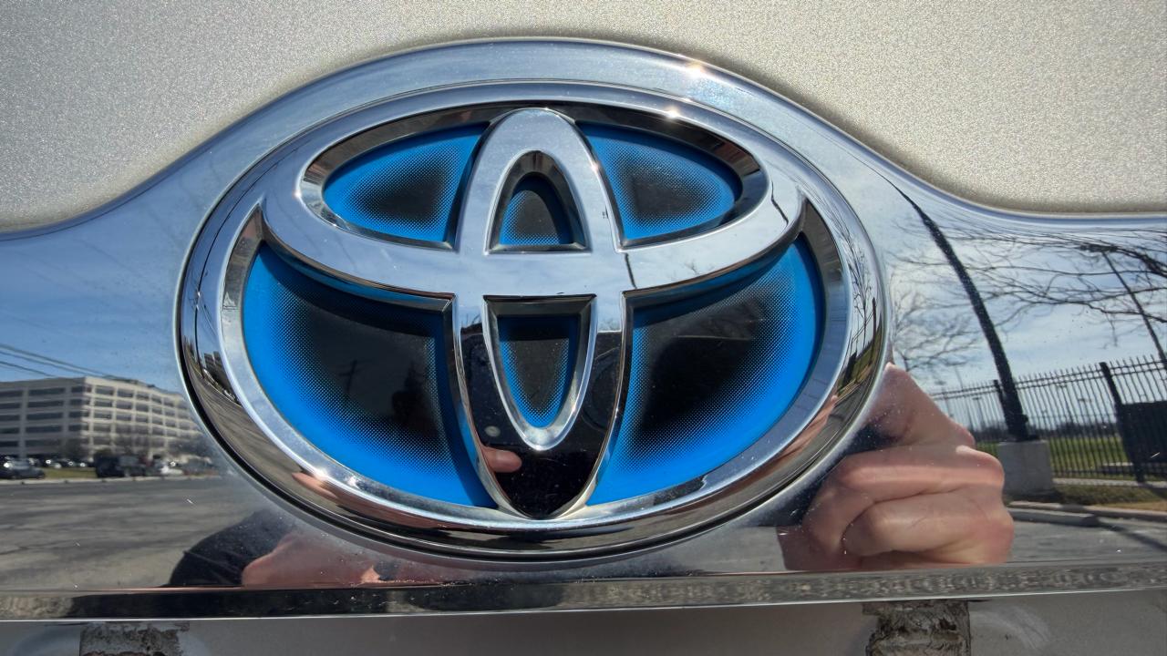 Toyota Camry Hybrid 2014.5 4dr Sdn XLE (Natl) 2014