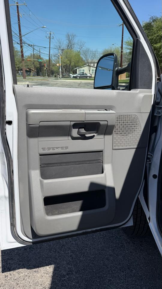 Ford E-Series Cutaway E-350 SRW 138" WB 2021