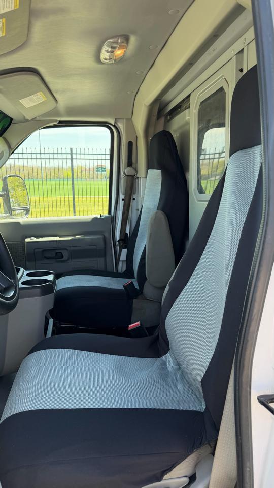 Ford E-Series Cutaway E-350 SRW 138" WB 2021