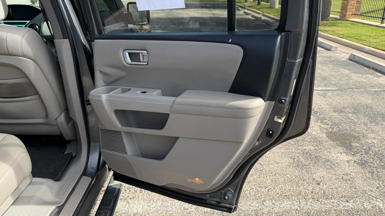 Honda Pilot 2WD 4dr EX-L w/Navi 2011