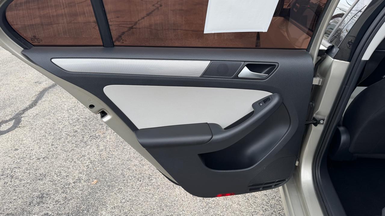 Volkswagen Jetta Sedan 4dr Man 1.8T SE 2015