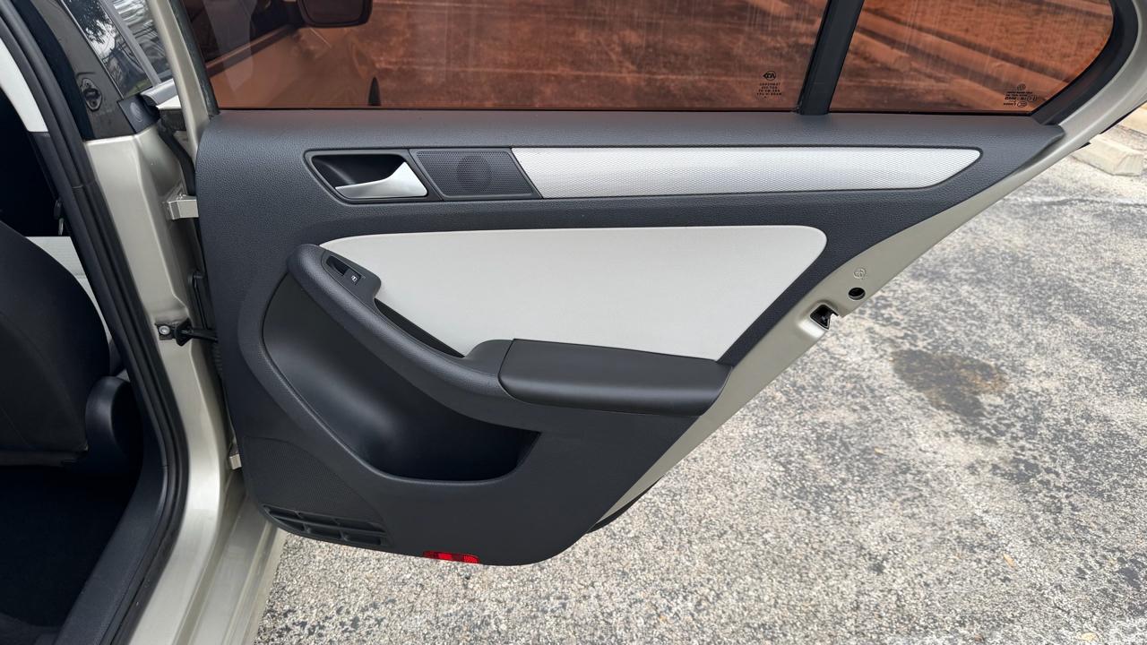 Volkswagen Jetta Sedan 4dr Man 1.8T SE 2015