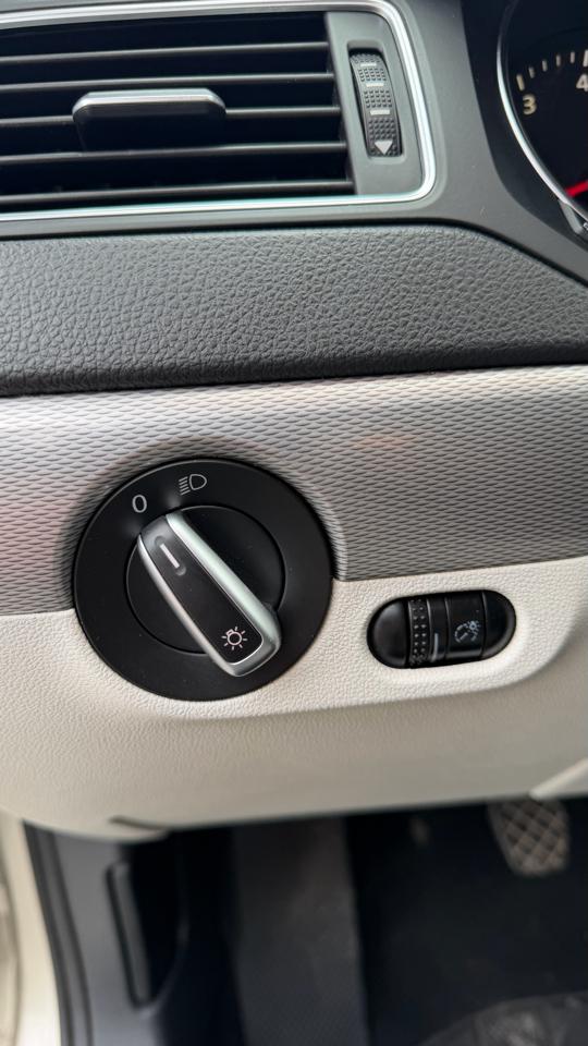 Volkswagen Jetta Sedan 4dr Man 1.8T SE 2015