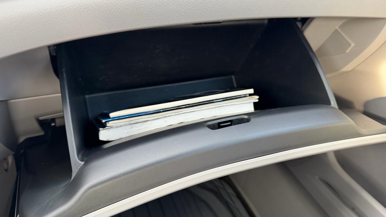 Honda Civic Hybrid 4dr Sdn L4 CVT w/Leather 2012