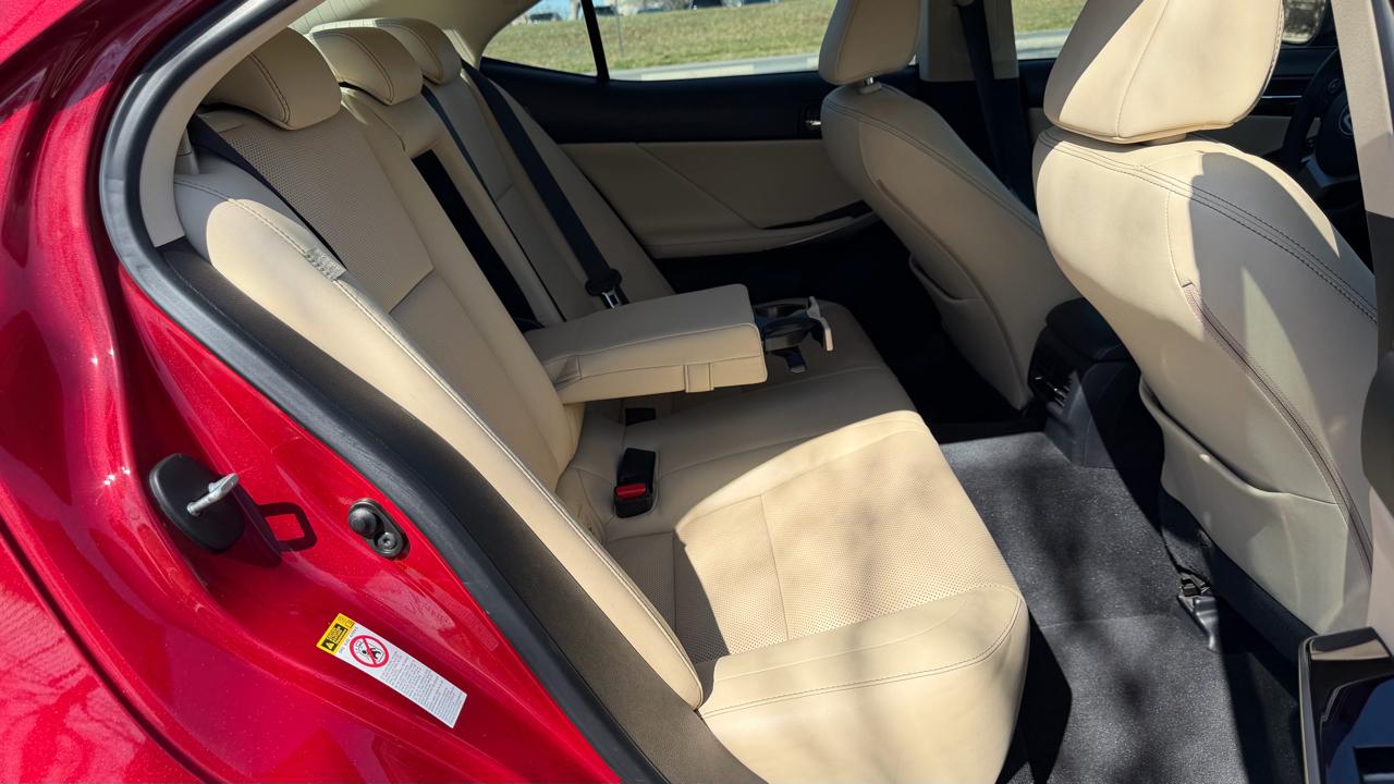 Lexus IS 250 4dr Sport Sdn RWD 2015