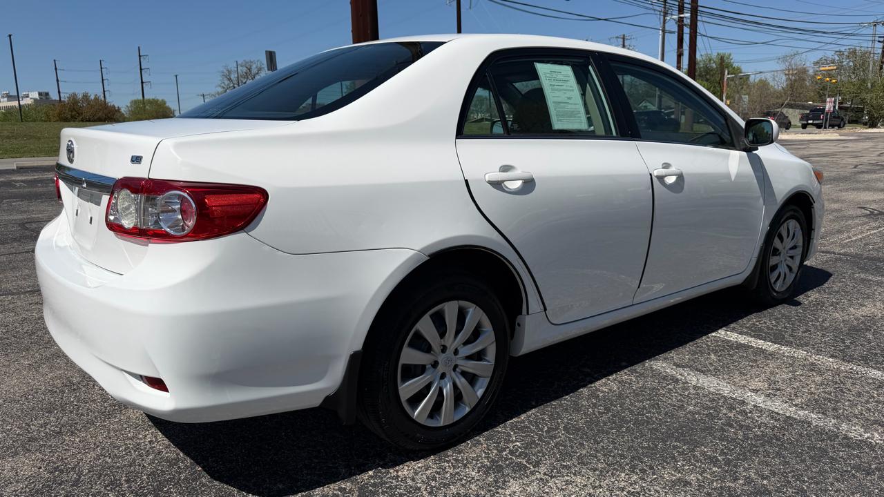 Toyota Corolla 4dr Sdn Auto LE Special Edition (Natl) 2013