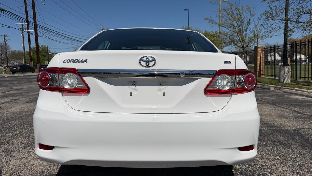 Toyota Corolla 4dr Sdn Auto LE Special Edition (Natl) 2013