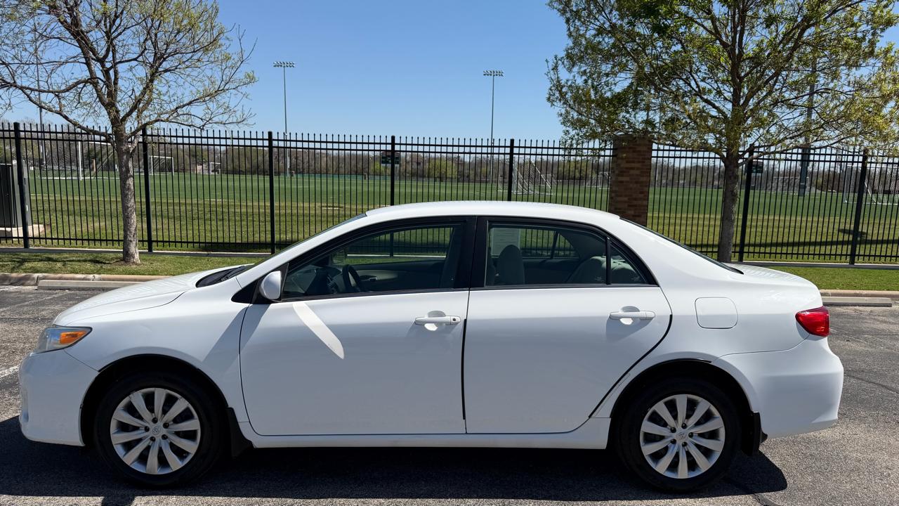 Toyota Corolla 4dr Sdn Auto LE Special Edition (Natl) 2013