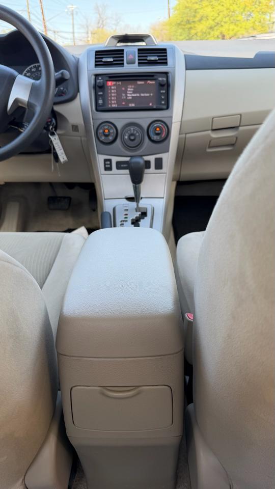 Toyota Corolla 4dr Sdn Auto LE Special Edition (Natl) 2013