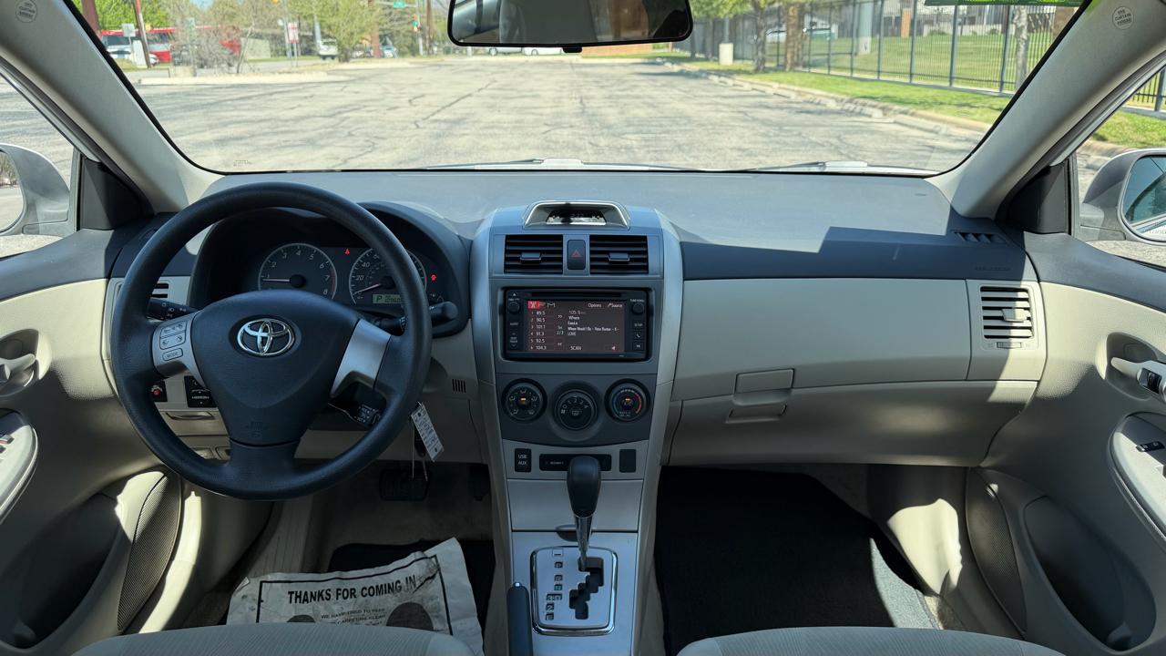 Toyota Corolla 4dr Sdn Auto LE Special Edition (Natl) 2013