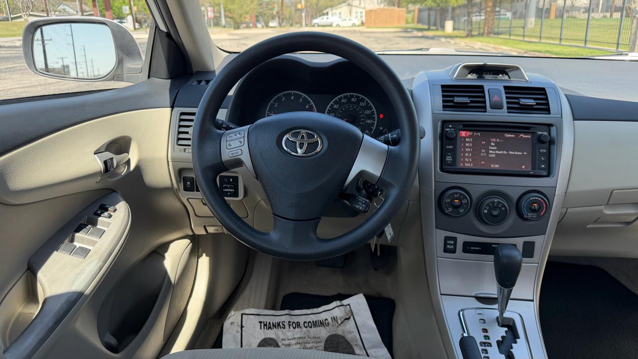 Toyota Corolla 4dr Sdn Auto LE Special Edition (Natl) 2013