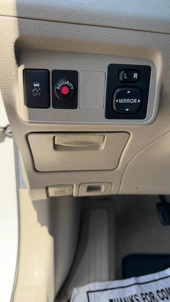 Toyota Corolla 4dr Sdn Auto LE Special Edition (Natl) 2013