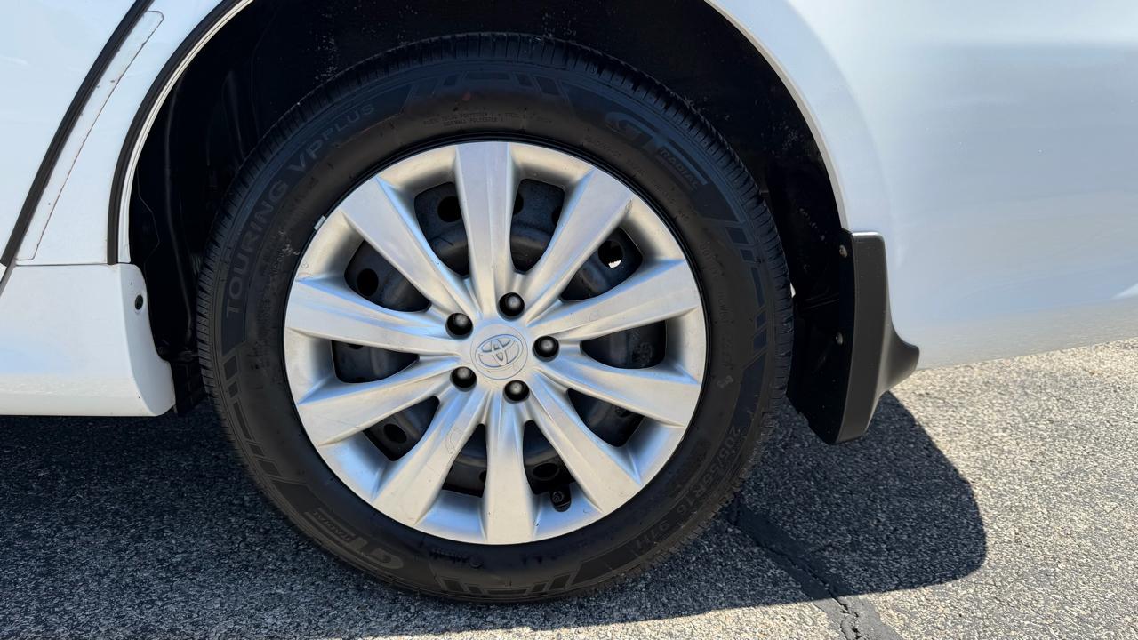 Toyota Corolla 4dr Sdn Auto LE Special Edition (Natl) 2013