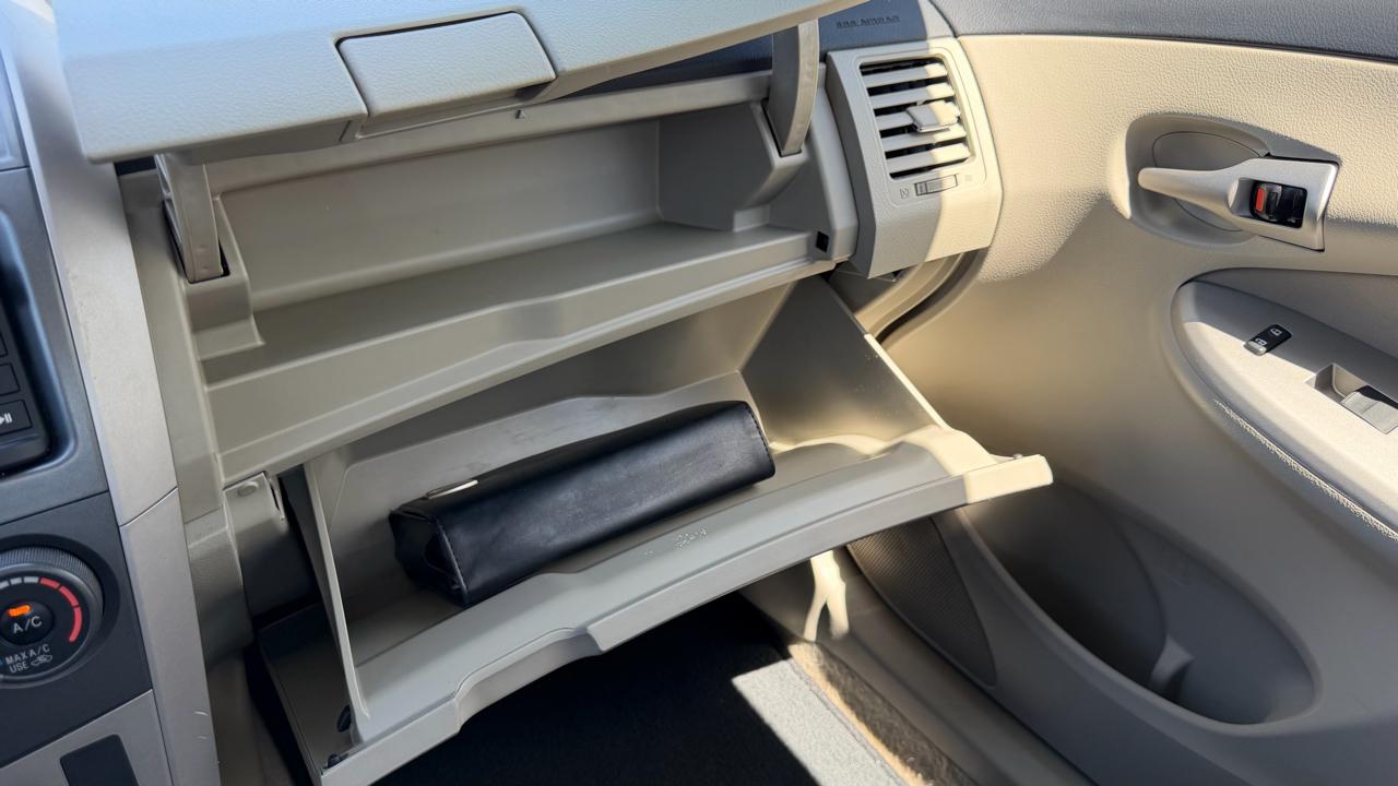 Toyota Corolla 4dr Sdn Auto LE Special Edition (Natl) 2013