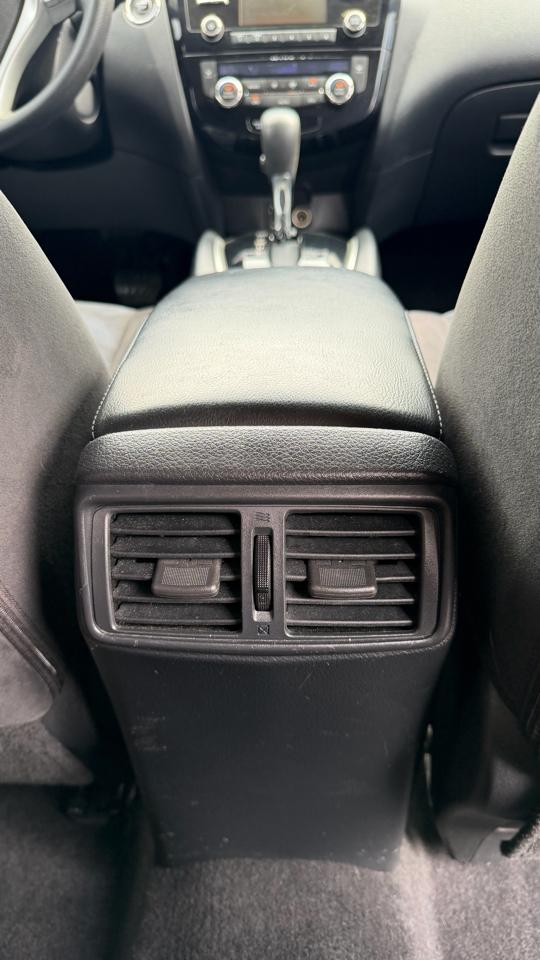 Nissan Rogue AWD 4dr SV 2015