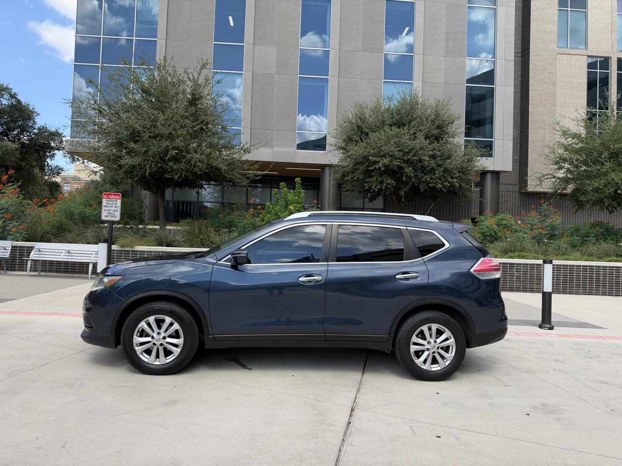 Nissan Rogue AWD 4dr SV 2015