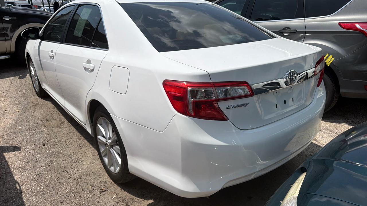 Toyota Camry 4dr Sdn V6 Auto XLE (Natl) 2012