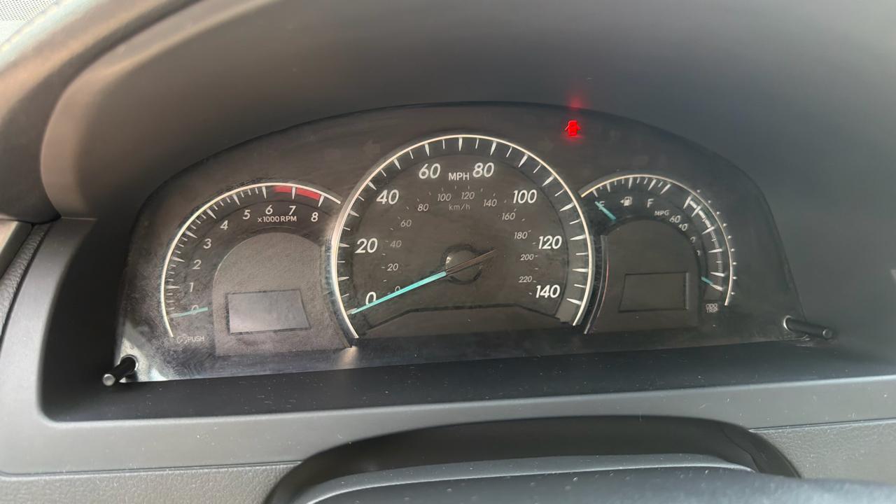 Toyota Camry 4dr Sdn V6 Auto XLE (Natl) 2012