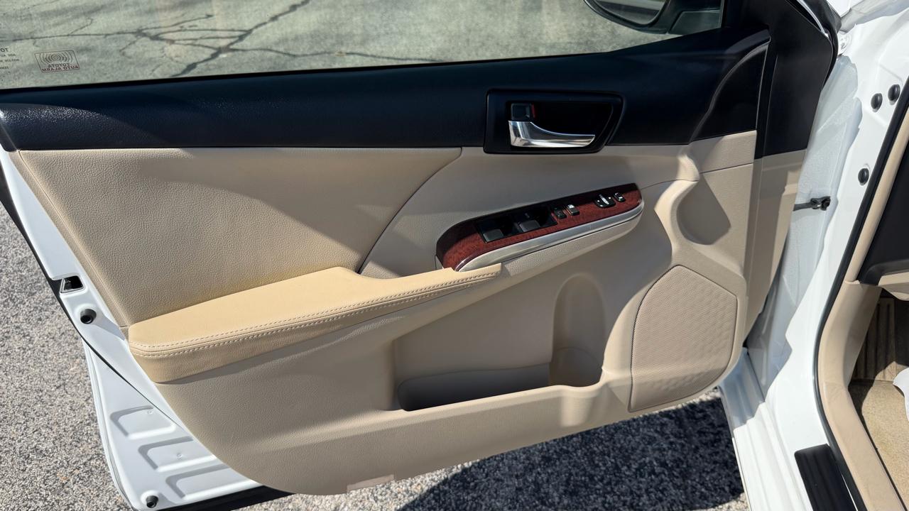 Toyota Camry 4dr Sdn V6 Auto XLE (Natl) 2012