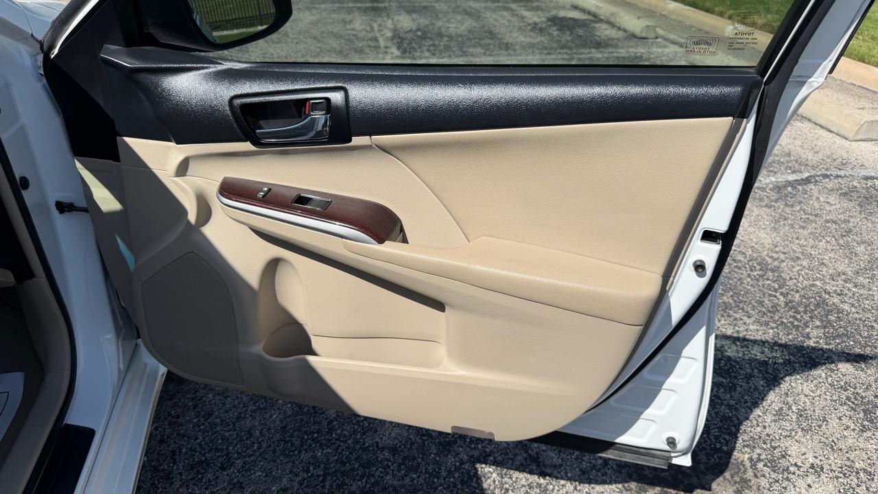 Toyota Camry 4dr Sdn V6 Auto XLE (Natl) 2012