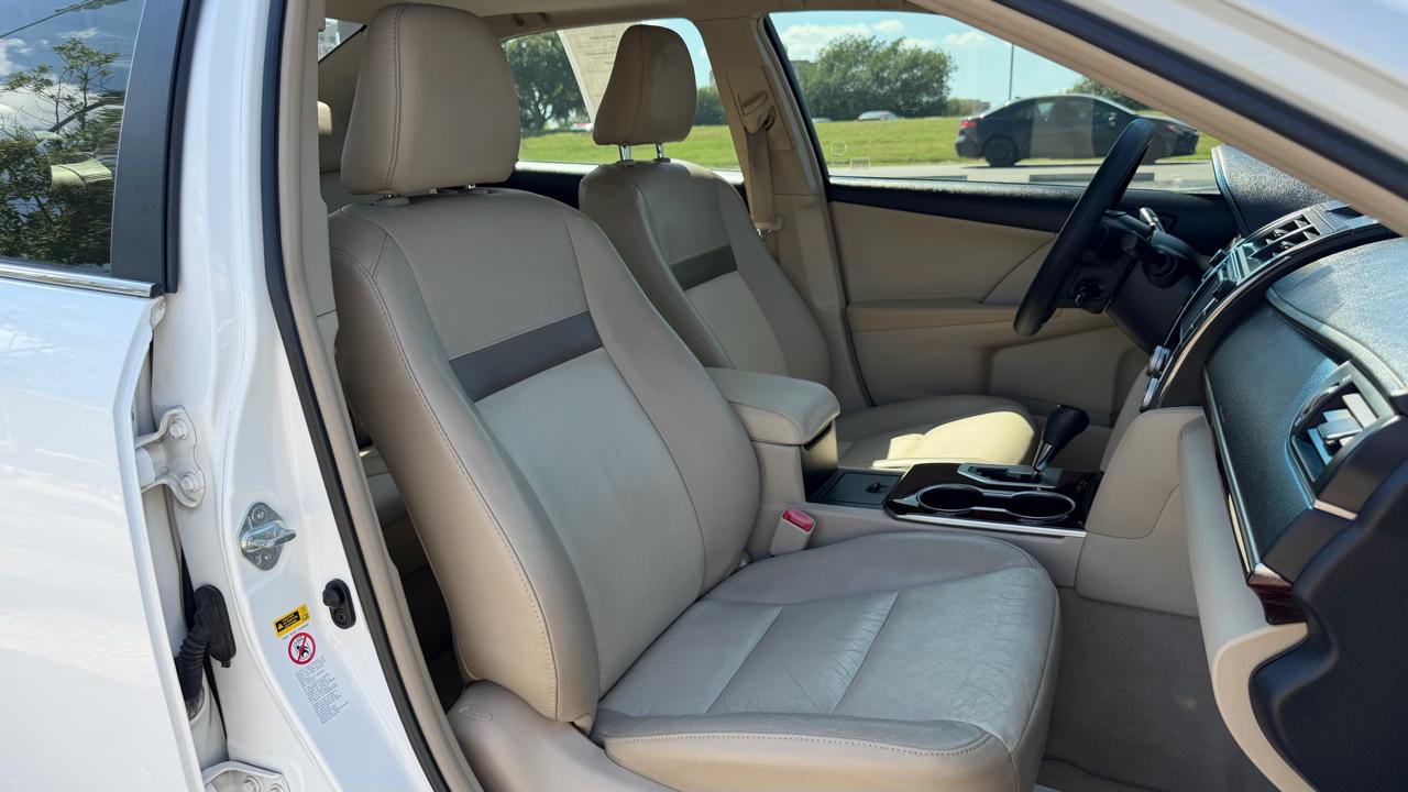 Toyota Camry 4dr Sdn V6 Auto XLE (Natl) 2012