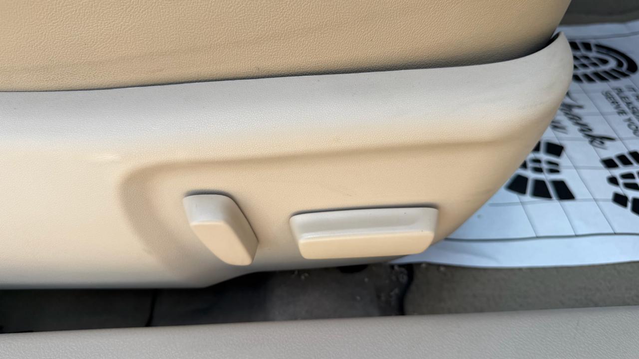 Toyota Camry 4dr Sdn V6 Auto XLE (Natl) 2012