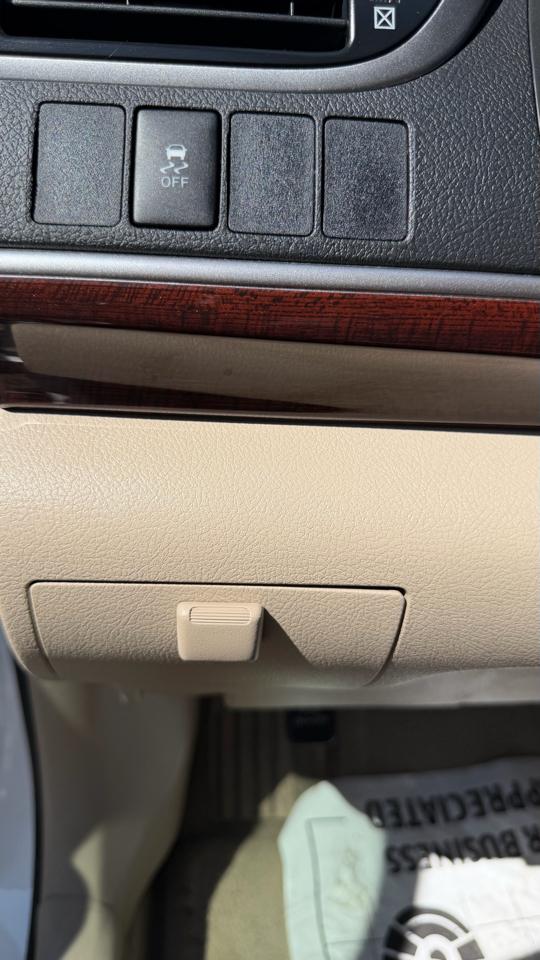 Toyota Camry 4dr Sdn V6 Auto XLE (Natl) 2012