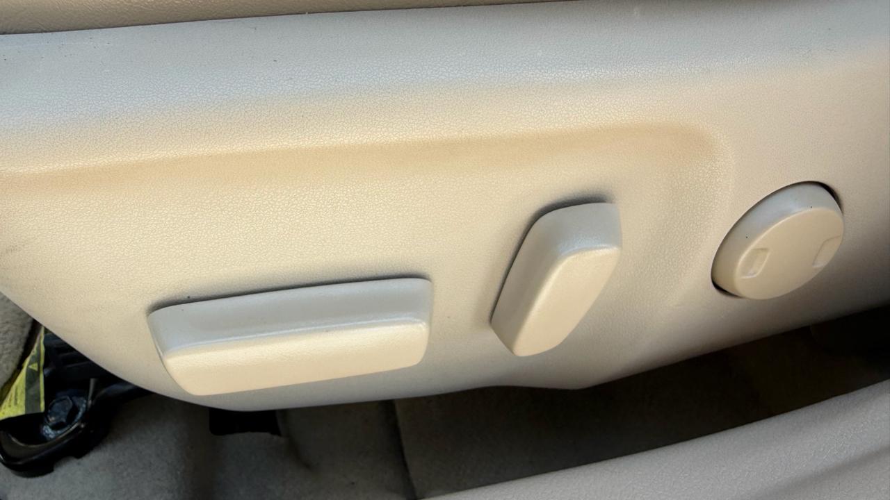 Toyota Camry 4dr Sdn V6 Auto XLE (Natl) 2012