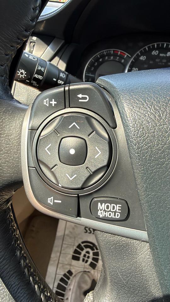 Toyota Camry 4dr Sdn V6 Auto XLE (Natl) 2012